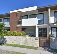 Villa Catania Waterside at Trinity Point - Accommodation Batemans Bay