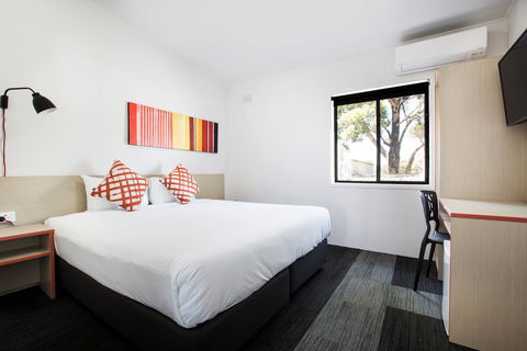Villawood Hotel - Accommodation Batemans Bay 0