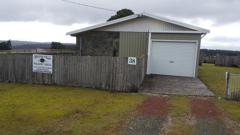 Waratah Falls Holiday Unit - Accommodation Batemans Bay 1