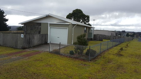 Waratah Falls Holiday Unit - Accommodation Batemans Bay 3