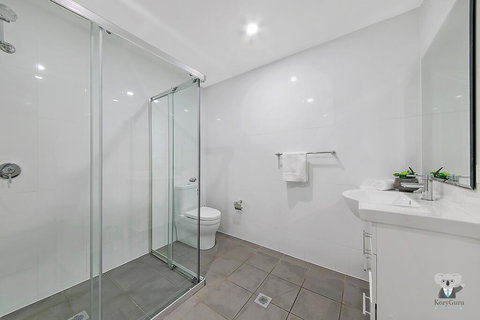 WARRICK FRAM 3 BEDS APT FREE PARKING WALK TO WESTFIELD CLOSE TO HOSPITAL NWF003 - Accommodation Batemans Bay 3