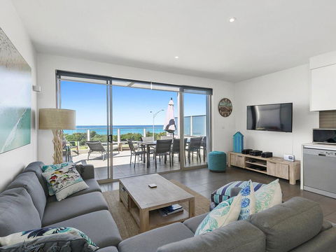 WATERFRONT SEVEN - In The Heart Of Lorne - Accommodation Batemans Bay 3