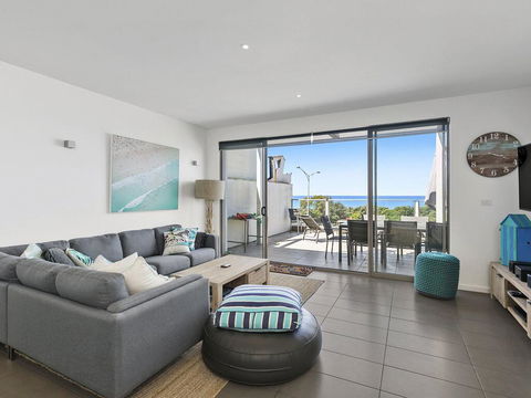 WATERFRONT SEVEN - In The Heart Of Lorne - Accommodation Batemans Bay 0
