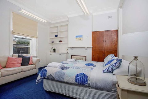 Plummers Mill - Central Townhouse - Accommodation Batemans Bay 8