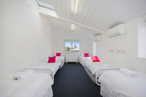 Plummers Mill - Central Townhouse - Accommodation Batemans Bay 7