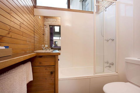 Plummers Mill - Central Townhouse - Accommodation Batemans Bay 5