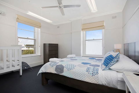 Plummers Mill - Central Townhouse - Accommodation Batemans Bay 3