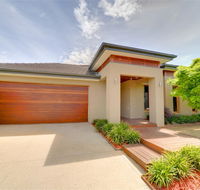 Newington Lakehouse - Accommodation Batemans Bay