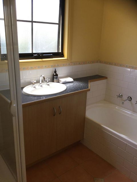 At The Beach Apartments - Accommodation Batemans Bay 9