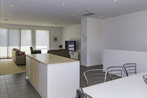 Torquay Golf Retreats - Pool, Beach, Tennis, Golf - Accommodation Batemans Bay 3