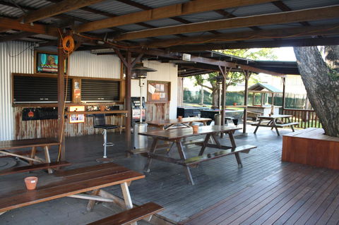 Nomads Airlie Beach - Accommodation Batemans Bay 2