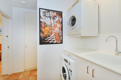 [ ANDY'S BEACH HOUSE ] - Accommodation Batemans Bay 30