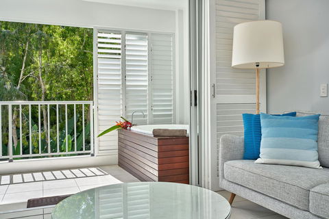 Palm Cove Paradise - Couples Spa Beach Getaway - Accommodation Batemans Bay 8