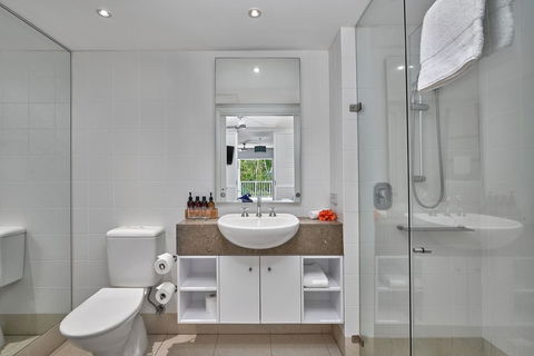 Palm Cove Paradise - Couples Spa Beach Getaway - Accommodation Batemans Bay 5