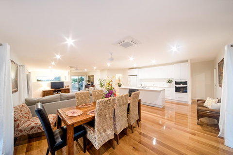 Whitsunday Luxury Homes - Accommodation Batemans Bay 4