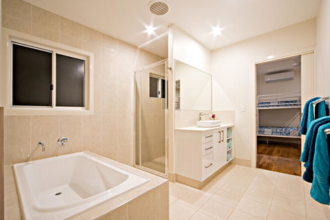 Whitsunday Luxury Homes - Accommodation Batemans Bay 24