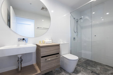 Qube Broadbeach - Accommodation Batemans Bay 6