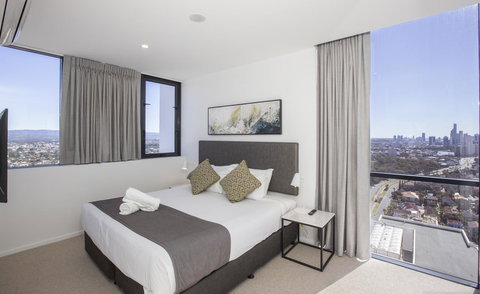 Qube Broadbeach - Accommodation Batemans Bay 1