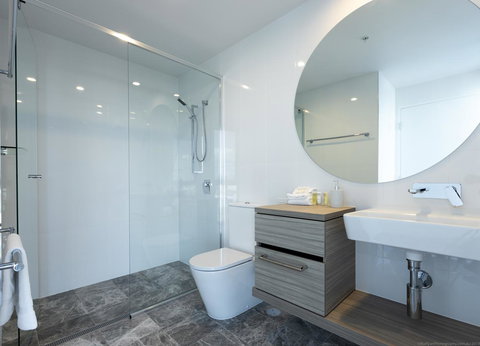 Qube Broadbeach - Accommodation Batemans Bay 5