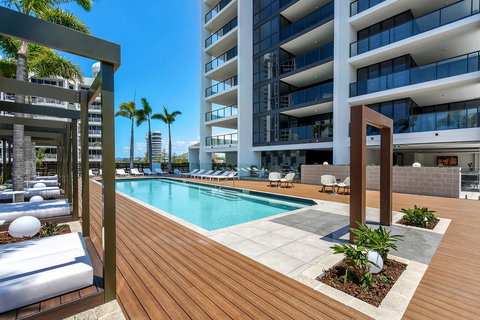 Qube Broadbeach - Accommodation Batemans Bay 0