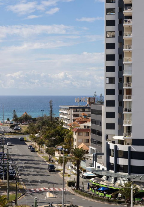 Qube Broadbeach - Accommodation Batemans Bay 8