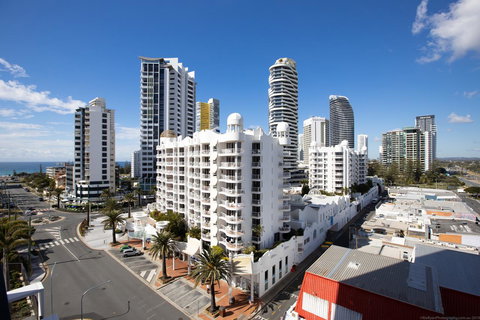 Qube Broadbeach - Accommodation Batemans Bay 10