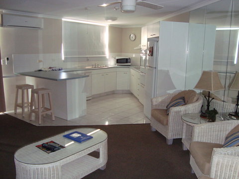 Grosvenor Beachfront Apartments Surfers Paradise - Accommodation Batemans Bay 14