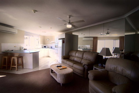 Grosvenor Beachfront Apartments Surfers Paradise - Accommodation Batemans Bay 9