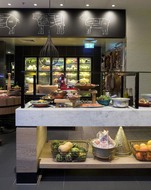 QT Gold Coast - Accommodation Batemans Bay 15