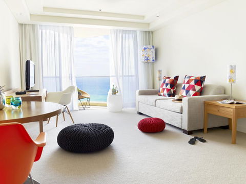 QT Gold Coast - Accommodation Batemans Bay 30