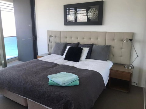 Luxury 3 Bedroom In Heart Of Broadbeach - Accommodation Batemans Bay 20