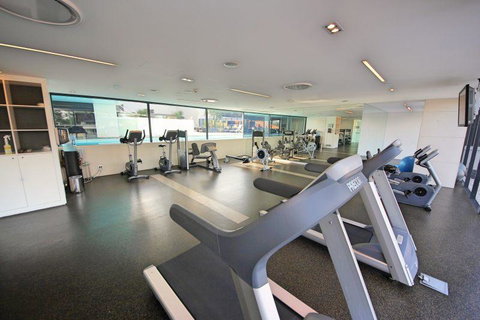 Luxury 3 Bedroom In Heart Of Broadbeach - Accommodation Batemans Bay 9