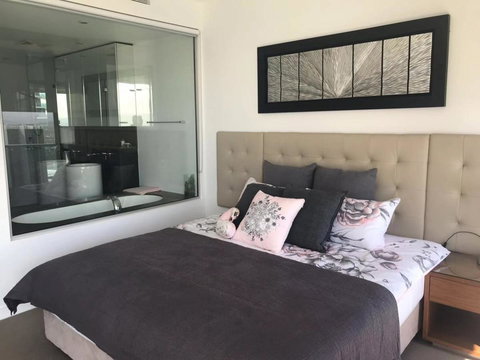 Luxury 3 Bedroom In Heart Of Broadbeach - Accommodation Batemans Bay 16