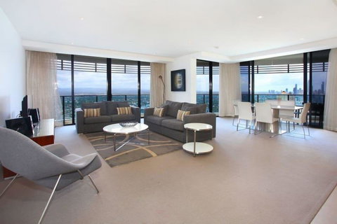 Luxury 3 Bedroom In Heart Of Broadbeach - Accommodation Batemans Bay 3