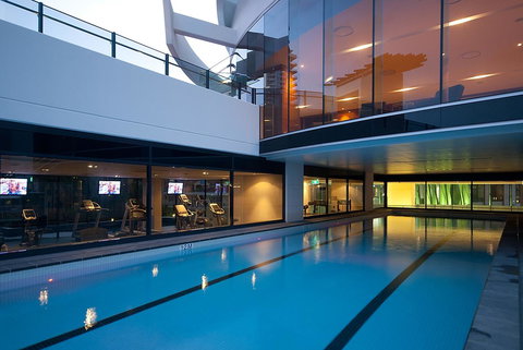 Luxury 3 Bedroom In Heart Of Broadbeach - Accommodation Batemans Bay 13