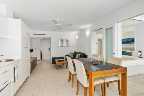 Palm Cove Beach Apartment - Accommodation Batemans Bay 8