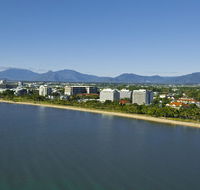 Holiday Inn Cairns Harbourside - Accommodation Batemans Bay
