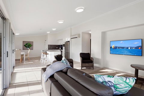 Oasis Apartments On Hamilton Island By HIHA - Accommodation Batemans Bay 33