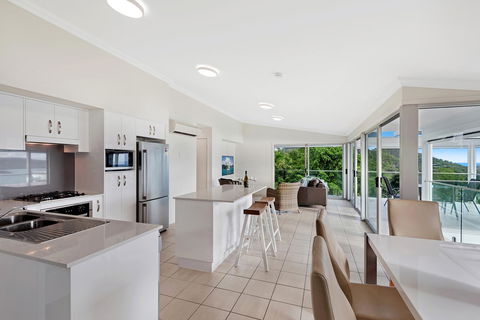Oasis Apartments On Hamilton Island By HIHA - Accommodation Batemans Bay 40