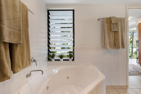 Oasis Apartments On Hamilton Island By HIHA - Accommodation Batemans Bay 15