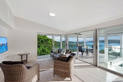 Oasis Apartments On Hamilton Island By HIHA - Accommodation Batemans Bay 35