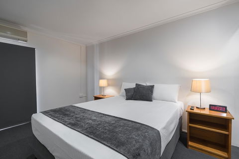 Cosmopolitan Motel & Serviced Apartments - Accommodation Batemans Bay 3