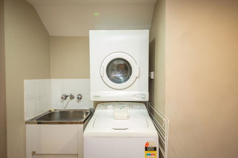 Cosmopolitan Motel & Serviced Apartments - Accommodation Batemans Bay 23