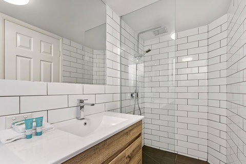 Dockside Apartments Mooloolaba - Accommodation Batemans Bay 2