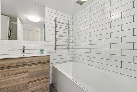 Dockside Apartments Mooloolaba - Accommodation Batemans Bay 3