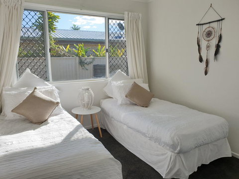Beautiful Home- Walk To Beach-Short Drive To Noosa - Accommodation Batemans Bay 5