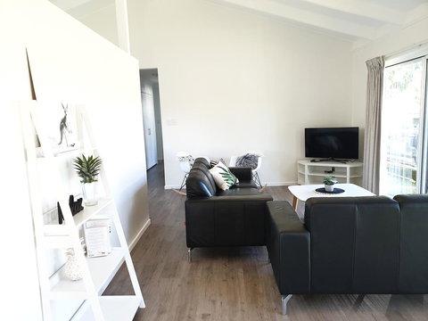 Beautiful Home- Walk To Beach-Short Drive To Noosa - Accommodation Batemans Bay 1