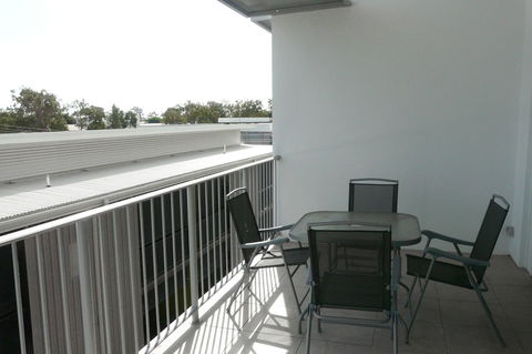 Monterey Apartments Moranbah - Accommodation Batemans Bay 2