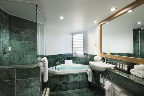 Sofitel Gold Coast Broadbeach - Accommodation Batemans Bay 4