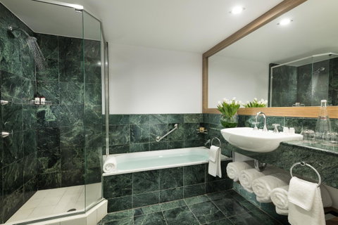 Sofitel Gold Coast Broadbeach - Accommodation Batemans Bay 2